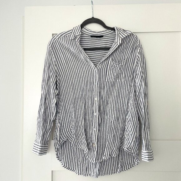 Jane & Delancey grey white crinkle button down with mother of pearl buttons - Picture 1 of 7